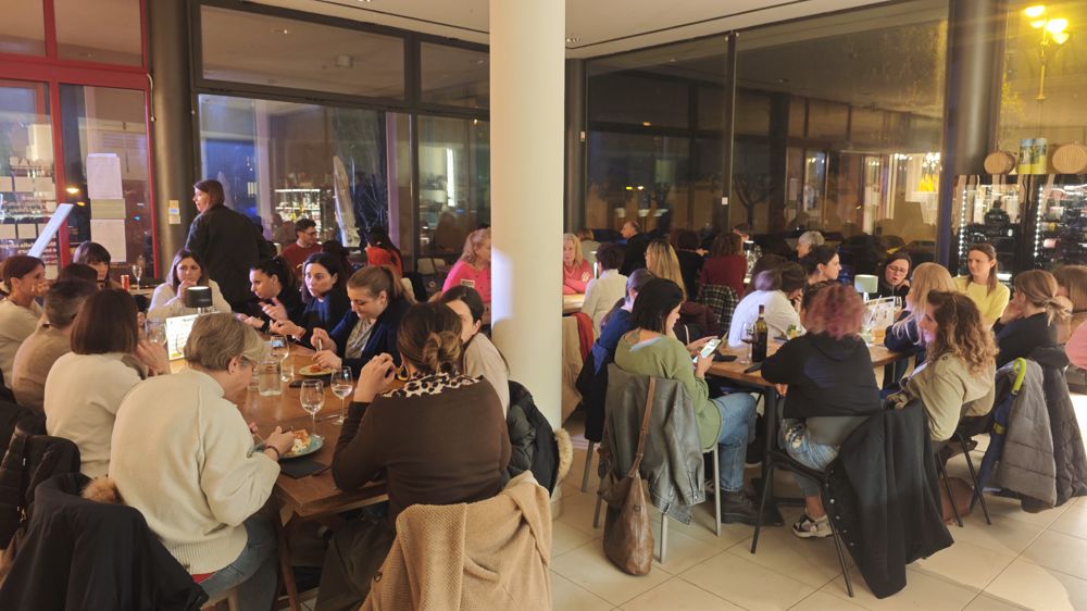 Laboratorio di disegno dal vivo durante il Drink & Draw